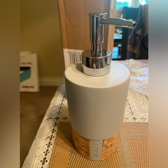 Modern Classic Contemporary Bathroom Accessories Lotion Pump/Soap Dispenser - Picture 3 of 5